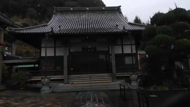薬王寺の本殿・本堂
