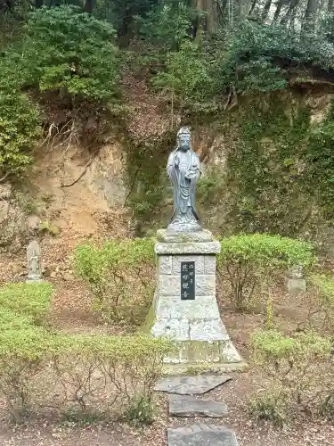 西明寺の{uncategorized: "未分類", other: "その他", undefined: "問題あり", building: "その他建物", grave: "お墓", sacred_gate: "鳥居", guardian: "狛犬", statue: "像", buddha: "仏像", history: "歴史", nature: "自然", garden: "庭園", animal: "動物", pagoda: "塔", temizu: "手水舎", mountain_gate: "山門・神門", sanctuary: "本殿・本堂", subordinate: "末社・摂社", art: "芸術", scenery: "景色", jizo: "地蔵", ema: "絵馬", goshuin: "御朱印", omikuji: "おみくじ", items: "授与品その他", amulet: "お守り", goshuincho: "御朱印帳", eats: "食事", festival: "お祭り", votive_dance: "神楽", shichigosan: "七五三参", wedding: "結婚式", experience: "体験その他", initially: "初詣", around: "周辺", anti_infection: "感染症対策"}