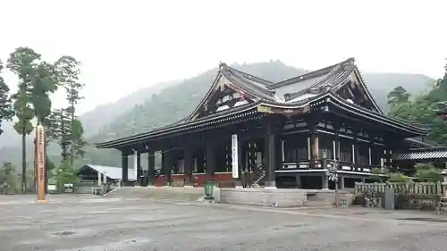 久遠寺の本殿・本堂