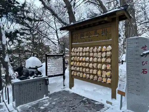 手稲神社の{uncategorized: "未分類", other: "その他", undefined: "問題あり", building: "その他建物", grave: "お墓", sacred_gate: "鳥居", guardian: "狛犬", statue: "像", buddha: "仏像", history: "歴史", nature: "自然", garden: "庭園", animal: "動物", pagoda: "塔", temizu: "手水舎", mountain_gate: "山門・神門", sanctuary: "本殿・本堂", subordinate: "末社・摂社", art: "芸術", scenery: "景色", jizo: "地蔵", ema: "絵馬", goshuin: "御朱印", omikuji: "おみくじ", items: "授与品その他", amulet: "お守り", goshuincho: "御朱印帳", eats: "食事", festival: "お祭り", votive_dance: "神楽", shichigosan: "七五三参", wedding: "結婚式", experience: "体験その他", initially: "初詣", around: "周辺", anti_infection: "感染症対策"}