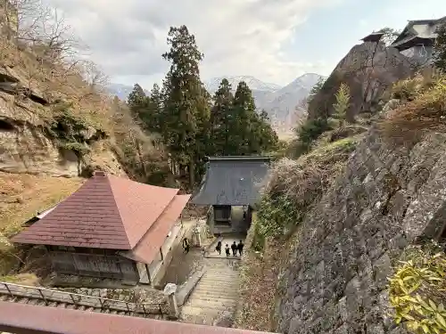 宝珠山 立石寺の{uncategorized: "未分類", other: "その他", undefined: "問題あり", building: "その他建物", grave: "お墓", sacred_gate: "鳥居", guardian: "狛犬", statue: "像", buddha: "仏像", history: "歴史", nature: "自然", garden: "庭園", animal: "動物", pagoda: "塔", temizu: "手水舎", mountain_gate: "山門・神門", sanctuary: "本殿・本堂", subordinate: "末社・摂社", art: "芸術", scenery: "景色", jizo: "地蔵", ema: "絵馬", goshuin: "御朱印", omikuji: "おみくじ", items: "授与品その他", amulet: "お守り", goshuincho: "御朱印帳", eats: "食事", festival: "お祭り", votive_dance: "神楽", shichigosan: "七五三参", wedding: "結婚式", experience: "体験その他", initially: "初詣", around: "周辺", anti_infection: "感染症対策"}