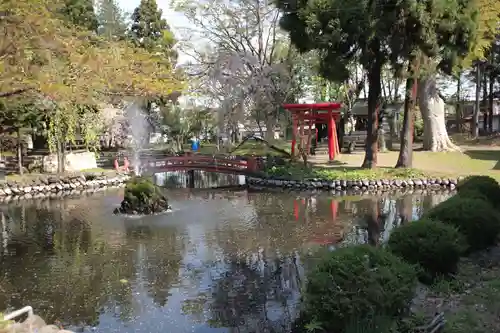 鳥海月山両所宮の庭園