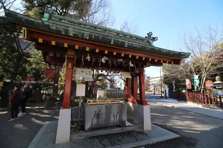 浅草神社の手水舎