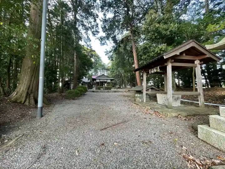 大寳神社の{uncategorized: "未分類", other: "その他", undefined: "問題あり", building: "その他建物", grave: "お墓", sacred_gate: "鳥居", guardian: "狛犬", statue: "像", buddha: "仏像", history: "歴史", nature: "自然", garden: "庭園", animal: "動物", pagoda: "塔", temizu: "手水舎", mountain_gate: "山門・神門", sanctuary: "本殿・本堂", subordinate: "末社・摂社", art: "芸術", scenery: "景色", jizo: "地蔵", ema: "絵馬", goshuin: "御朱印", omikuji: "おみくじ", items: "授与品その他", amulet: "お守り", goshuincho: "御朱印帳", eats: "食事", festival: "お祭り", votive_dance: "神楽", shichigosan: "七五三参", wedding: "結婚式", experience: "体験その他", initially: "初詣", around: "周辺", anti_infection: "感染症対策"}