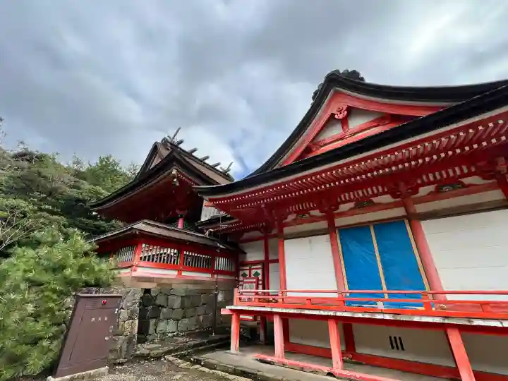 日御碕神社の{uncategorized: "未分類", other: "その他", undefined: "問題あり", building: "その他建物", grave: "お墓", sacred_gate: "鳥居", guardian: "狛犬", statue: "像", buddha: "仏像", history: "歴史", nature: "自然", garden: "庭園", animal: "動物", pagoda: "塔", temizu: "手水舎", mountain_gate: "山門・神門", sanctuary: "本殿・本堂", subordinate: "末社・摂社", art: "芸術", scenery: "景色", jizo: "地蔵", ema: "絵馬", goshuin: "御朱印", omikuji: "おみくじ", items: "授与品その他", amulet: "お守り", goshuincho: "御朱印帳", eats: "食事", festival: "お祭り", votive_dance: "神楽", shichigosan: "七五三参", wedding: "結婚式", experience: "体験その他", initially: "初詣", around: "周辺", anti_infection: "感染症対策"}