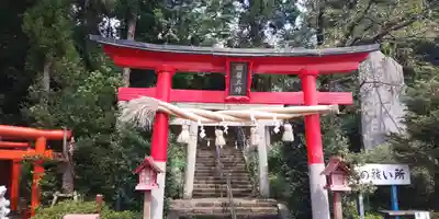 烏子稲荷神社の鳥居