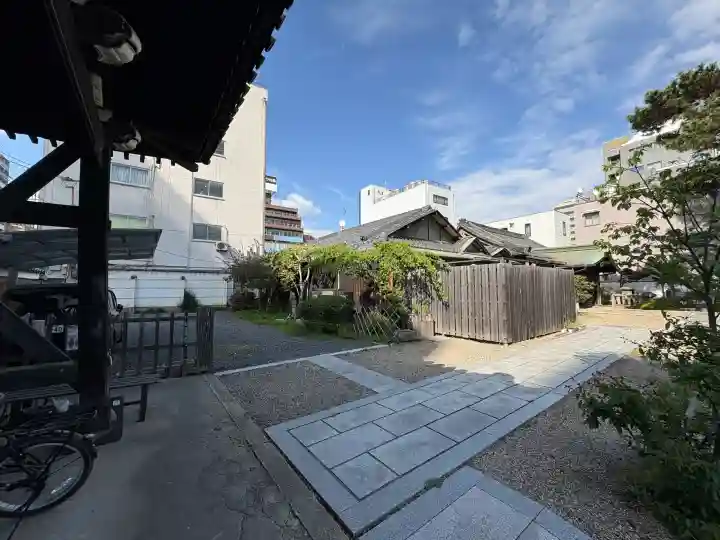 大福寺(浪華仮病院跡)の{uncategorized: "未分類", other: "その他", undefined: "問題あり", building: "その他建物", grave: "お墓", sacred_gate: "鳥居", guardian: "狛犬", statue: "像", buddha: "仏像", history: "歴史", nature: "自然", garden: "庭園", animal: "動物", pagoda: "塔", temizu: "手水舎", mountain_gate: "山門・神門", sanctuary: "本殿・本堂", subordinate: "末社・摂社", art: "芸術", scenery: "景色", jizo: "地蔵", ema: "絵馬", goshuin: "御朱印", omikuji: "おみくじ", items: "授与品その他", amulet: "お守り", goshuincho: "御朱印帳", eats: "食事", festival: "お祭り", votive_dance: "神楽", shichigosan: "七五三参", wedding: "結婚式", experience: "体験その他", initially: "初詣", around: "周辺", anti_infection: "感染症対策"}