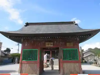 語歌堂の山門・神門