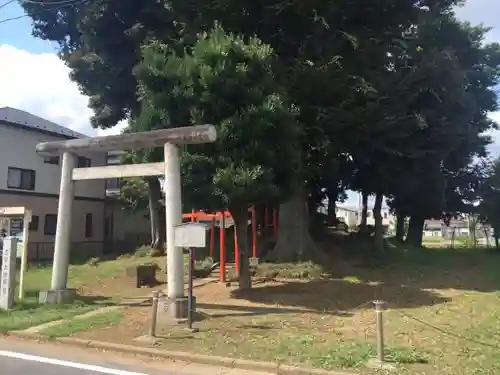 三変稲荷神社の庭園