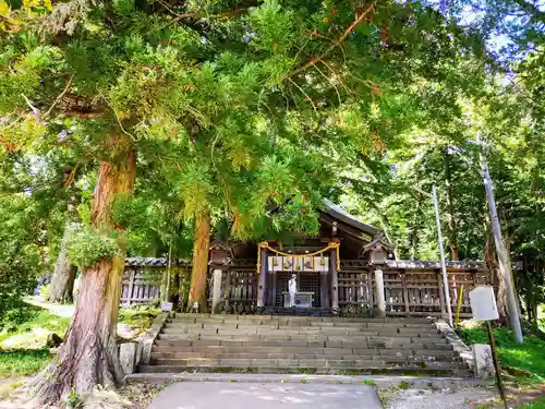 諏訪大社上社前宮の本殿・本堂