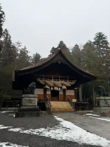 諏訪大社下社秋宮の{uncategorized: "未分類", other: "その他", undefined: "問題あり", building: "その他建物", grave: "お墓", sacred_gate: "鳥居", guardian: "狛犬", statue: "像", buddha: "仏像", history: "歴史", nature: "自然", garden: "庭園", animal: "動物", pagoda: "塔", temizu: "手水舎", mountain_gate: "山門・神門", sanctuary: "本殿・本堂", subordinate: "末社・摂社", art: "芸術", scenery: "景色", jizo: "地蔵", ema: "絵馬", goshuin: "御朱印", omikuji: "おみくじ", items: "授与品その他", amulet: "お守り", goshuincho: "御朱印帳", eats: "食事", festival: "お祭り", votive_dance: "神楽", shichigosan: "七五三参", wedding: "結婚式", experience: "体験その他", initially: "初詣", around: "周辺", anti_infection: "感染症対策"}