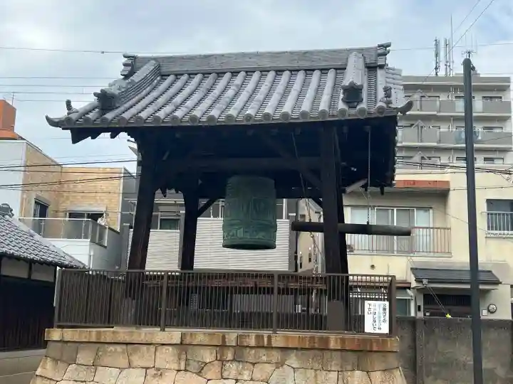 常光寺の{uncategorized: "未分類", other: "その他", undefined: "問題あり", building: "その他建物", grave: "お墓", sacred_gate: "鳥居", guardian: "狛犬", statue: "像", buddha: "仏像", history: "歴史", nature: "自然", garden: "庭園", animal: "動物", pagoda: "塔", temizu: "手水舎", mountain_gate: "山門・神門", sanctuary: "本殿・本堂", subordinate: "末社・摂社", art: "芸術", scenery: "景色", jizo: "地蔵", ema: "絵馬", goshuin: "御朱印", omikuji: "おみくじ", items: "授与品その他", amulet: "お守り", goshuincho: "御朱印帳", eats: "食事", festival: "お祭り", votive_dance: "神楽", shichigosan: "七五三参", wedding: "結婚式", experience: "体験その他", initially: "初詣", around: "周辺", anti_infection: "感染症対策"}