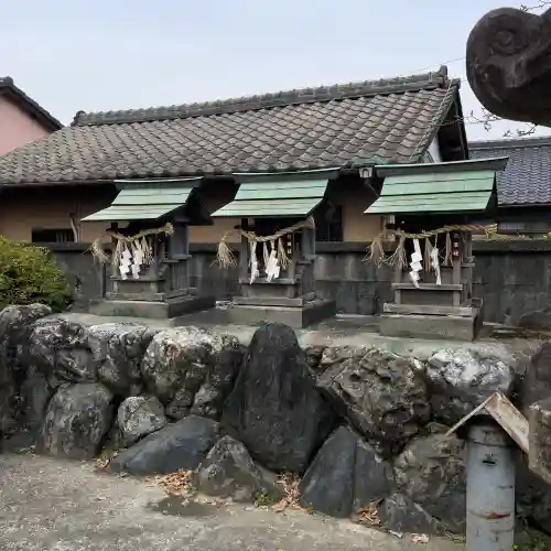 堤治神社の{uncategorized: "未分類", other: "その他", undefined: "問題あり", building: "その他建物", grave: "お墓", sacred_gate: "鳥居", guardian: "狛犬", statue: "像", buddha: "仏像", history: "歴史", nature: "自然", garden: "庭園", animal: "動物", pagoda: "塔", temizu: "手水舎", mountain_gate: "山門・神門", sanctuary: "本殿・本堂", subordinate: "末社・摂社", art: "芸術", scenery: "景色", jizo: "地蔵", ema: "絵馬", goshuin: "御朱印", omikuji: "おみくじ", items: "授与品その他", amulet: "お守り", goshuincho: "御朱印帳", eats: "食事", festival: "お祭り", votive_dance: "神楽", shichigosan: "七五三参", wedding: "結婚式", experience: "体験その他", initially: "初詣", around: "周辺", anti_infection: "感染症対策"}