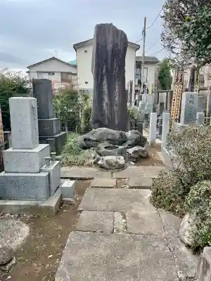 本通寺の{uncategorized: "未分類", other: "その他", undefined: "問題あり", building: "その他建物", grave: "お墓", sacred_gate: "鳥居", guardian: "狛犬", statue: "像", buddha: "仏像", history: "歴史", nature: "自然", garden: "庭園", animal: "動物", pagoda: "塔", temizu: "手水舎", mountain_gate: "山門・神門", sanctuary: "本殿・本堂", subordinate: "末社・摂社", art: "芸術", scenery: "景色", jizo: "地蔵", ema: "絵馬", goshuin: "御朱印", omikuji: "おみくじ", items: "授与品その他", amulet: "お守り", goshuincho: "御朱印帳", eats: "食事", festival: "お祭り", votive_dance: "神楽", shichigosan: "七五三参", wedding: "結婚式", experience: "体験その他", initially: "初詣", around: "周辺", anti_infection: "感染症対策"}