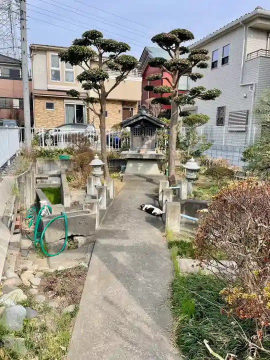 弁天社の{uncategorized: "未分類", other: "その他", undefined: "問題あり", building: "その他建物", grave: "お墓", sacred_gate: "鳥居", guardian: "狛犬", statue: "像", buddha: "仏像", history: "歴史", nature: "自然", garden: "庭園", animal: "動物", pagoda: "塔", temizu: "手水舎", mountain_gate: "山門・神門", sanctuary: "本殿・本堂", subordinate: "末社・摂社", art: "芸術", scenery: "景色", jizo: "地蔵", ema: "絵馬", goshuin: "御朱印", omikuji: "おみくじ", items: "授与品その他", amulet: "お守り", goshuincho: "御朱印帳", eats: "食事", festival: "お祭り", votive_dance: "神楽", shichigosan: "七五三参", wedding: "結婚式", experience: "体験その他", initially: "初詣", around: "周辺", anti_infection: "感染症対策"}