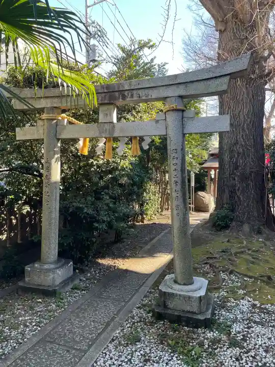 大鳥神社の{uncategorized: "未分類", other: "その他", undefined: "問題あり", building: "その他建物", grave: "お墓", sacred_gate: "鳥居", guardian: "狛犬", statue: "像", buddha: "仏像", history: "歴史", nature: "自然", garden: "庭園", animal: "動物", pagoda: "塔", temizu: "手水舎", mountain_gate: "山門・神門", sanctuary: "本殿・本堂", subordinate: "末社・摂社", art: "芸術", scenery: "景色", jizo: "地蔵", ema: "絵馬", goshuin: "御朱印", omikuji: "おみくじ", items: "授与品その他", amulet: "お守り", goshuincho: "御朱印帳", eats: "食事", festival: "お祭り", votive_dance: "神楽", shichigosan: "七五三参", wedding: "結婚式", experience: "体験その他", initially: "初詣", around: "周辺", anti_infection: "感染症対策"}
