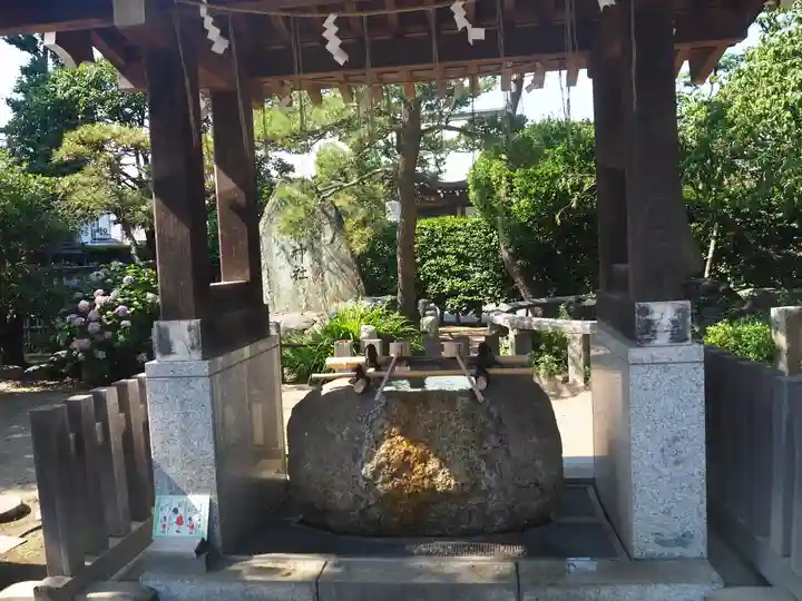 薭田神社の手水舎