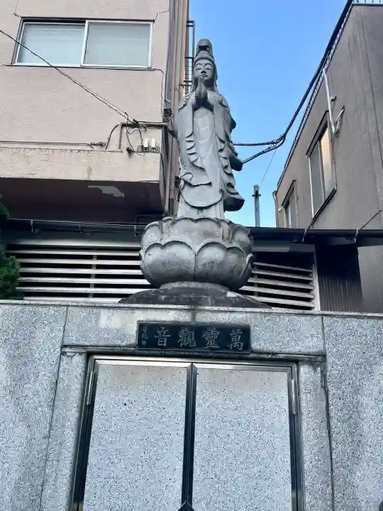金蔵寺の{uncategorized: "未分類", other: "その他", undefined: "問題あり", building: "その他建物", grave: "お墓", sacred_gate: "鳥居", guardian: "狛犬", statue: "像", buddha: "仏像", history: "歴史", nature: "自然", garden: "庭園", animal: "動物", pagoda: "塔", temizu: "手水舎", mountain_gate: "山門・神門", sanctuary: "本殿・本堂", subordinate: "末社・摂社", art: "芸術", scenery: "景色", jizo: "地蔵", ema: "絵馬", goshuin: "御朱印", omikuji: "おみくじ", items: "授与品その他", amulet: "お守り", goshuincho: "御朱印帳", eats: "食事", festival: "お祭り", votive_dance: "神楽", shichigosan: "七五三参", wedding: "結婚式", experience: "体験その他", initially: "初詣", around: "周辺", anti_infection: "感染症対策"}