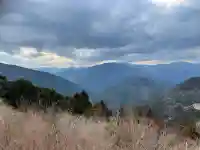 玉置神社の{uncategorized: "未分類", other: "その他", undefined: "問題あり", building: "その他建物", grave: "お墓", sacred_gate: "鳥居", guardian: "狛犬", statue: "像", buddha: "仏像", history: "歴史", nature: "自然", garden: "庭園", animal: "動物", pagoda: "塔", temizu: "手水舎", mountain_gate: "山門・神門", sanctuary: "本殿・本堂", subordinate: "末社・摂社", art: "芸術", scenery: "景色", jizo: "地蔵", ema: "絵馬", goshuin: "御朱印", omikuji: "おみくじ", items: "授与品その他", amulet: "お守り", goshuincho: "御朱印帳", eats: "食事", festival: "お祭り", votive_dance: "神楽", shichigosan: "七五三参", wedding: "結婚式", experience: "体験その他", initially: "初詣", around: "周辺", anti_infection: "感染症対策"}