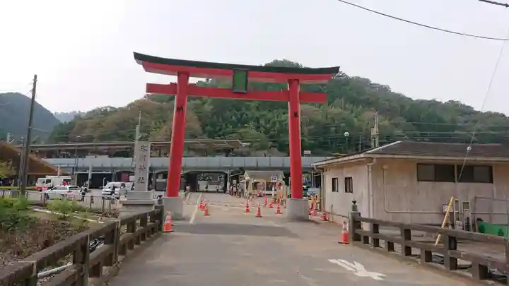 高尾山麓氷川神社の鳥居