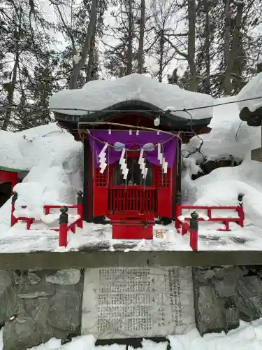 白石神社の{uncategorized: "未分類", other: "その他", undefined: "問題あり", building: "その他建物", grave: "お墓", sacred_gate: "鳥居", guardian: "狛犬", statue: "像", buddha: "仏像", history: "歴史", nature: "自然", garden: "庭園", animal: "動物", pagoda: "塔", temizu: "手水舎", mountain_gate: "山門・神門", sanctuary: "本殿・本堂", subordinate: "末社・摂社", art: "芸術", scenery: "景色", jizo: "地蔵", ema: "絵馬", goshuin: "御朱印", omikuji: "おみくじ", items: "授与品その他", amulet: "お守り", goshuincho: "御朱印帳", eats: "食事", festival: "お祭り", votive_dance: "神楽", shichigosan: "七五三参", wedding: "結婚式", experience: "体験その他", initially: "初詣", around: "周辺", anti_infection: "感染症対策"}