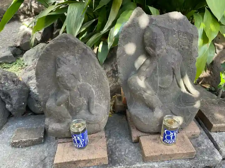 三峯神社の{uncategorized: "未分類", other: "その他", undefined: "問題あり", building: "その他建物", grave: "お墓", sacred_gate: "鳥居", guardian: "狛犬", statue: "像", buddha: "仏像", history: "歴史", nature: "自然", garden: "庭園", animal: "動物", pagoda: "塔", temizu: "手水舎", mountain_gate: "山門・神門", sanctuary: "本殿・本堂", subordinate: "末社・摂社", art: "芸術", scenery: "景色", jizo: "地蔵", ema: "絵馬", goshuin: "御朱印", omikuji: "おみくじ", items: "授与品その他", amulet: "お守り", goshuincho: "御朱印帳", eats: "食事", festival: "お祭り", votive_dance: "神楽", shichigosan: "七五三参", wedding: "結婚式", experience: "体験その他", initially: "初詣", around: "周辺", anti_infection: "感染症対策"}