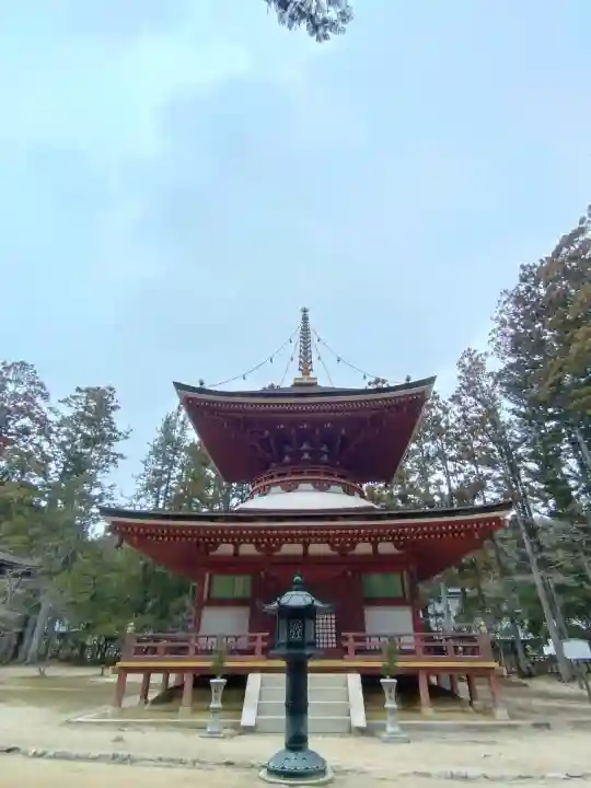 壇上伽藍の{uncategorized: "未分類", other: "その他", undefined: "問題あり", building: "その他建物", grave: "お墓", sacred_gate: "鳥居", guardian: "狛犬", statue: "像", buddha: "仏像", history: "歴史", nature: "自然", garden: "庭園", animal: "動物", pagoda: "塔", temizu: "手水舎", mountain_gate: "山門・神門", sanctuary: "本殿・本堂", subordinate: "末社・摂社", art: "芸術", scenery: "景色", jizo: "地蔵", ema: "絵馬", goshuin: "御朱印", omikuji: "おみくじ", items: "授与品その他", amulet: "お守り", goshuincho: "御朱印帳", eats: "食事", festival: "お祭り", votive_dance: "神楽", shichigosan: "七五三参", wedding: "結婚式", experience: "体験その他", initially: "初詣", around: "周辺", anti_infection: "感染症対策"}
