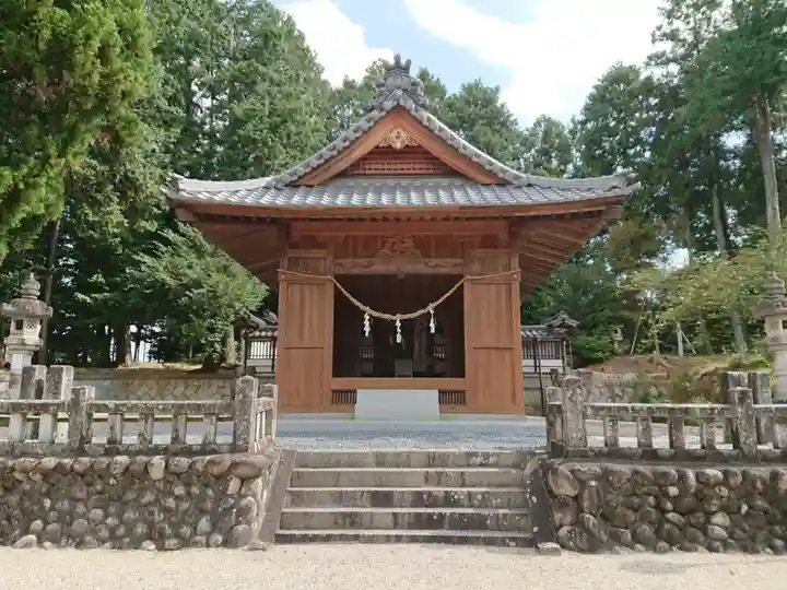 四郷八柱神社の本殿・本堂
