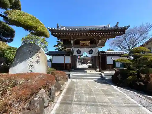 定泰寺の山門