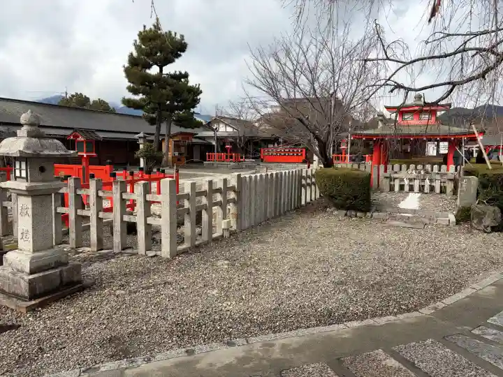 車折神社の{uncategorized: "未分類", other: "その他", undefined: "問題あり", building: "その他建物", grave: "お墓", sacred_gate: "鳥居", guardian: "狛犬", statue: "像", buddha: "仏像", history: "歴史", nature: "自然", garden: "庭園", animal: "動物", pagoda: "塔", temizu: "手水舎", mountain_gate: "山門・神門", sanctuary: "本殿・本堂", subordinate: "末社・摂社", art: "芸術", scenery: "景色", jizo: "地蔵", ema: "絵馬", goshuin: "御朱印", omikuji: "おみくじ", items: "授与品その他", amulet: "お守り", goshuincho: "御朱印帳", eats: "食事", festival: "お祭り", votive_dance: "神楽", shichigosan: "七五三参", wedding: "結婚式", experience: "体験その他", initially: "初詣", around: "周辺", anti_infection: "感染症対策"}