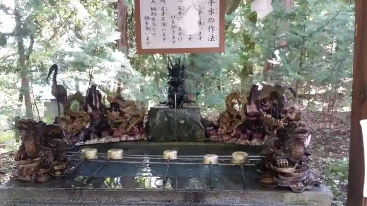 新屋山神社の手水舎