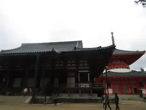 壇上伽藍の本殿・本堂