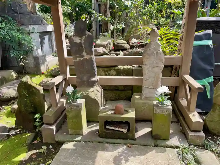 厳浄院の{uncategorized: "未分類", other: "その他", undefined: "問題あり", building: "その他建物", grave: "お墓", sacred_gate: "鳥居", guardian: "狛犬", statue: "像", buddha: "仏像", history: "歴史", nature: "自然", garden: "庭園", animal: "動物", pagoda: "塔", temizu: "手水舎", mountain_gate: "山門・神門", sanctuary: "本殿・本堂", subordinate: "末社・摂社", art: "芸術", scenery: "景色", jizo: "地蔵", ema: "絵馬", goshuin: "御朱印", omikuji: "おみくじ", items: "授与品その他", amulet: "お守り", goshuincho: "御朱印帳", eats: "食事", festival: "お祭り", votive_dance: "神楽", shichigosan: "七五三参", wedding: "結婚式", experience: "体験その他", initially: "初詣", around: "周辺", anti_infection: "感染症対策"}