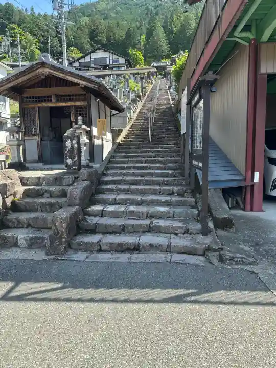 温泉寺の{uncategorized: "未分類", other: "その他", undefined: "問題あり", building: "その他建物", grave: "お墓", sacred_gate: "鳥居", guardian: "狛犬", statue: "像", buddha: "仏像", history: "歴史", nature: "自然", garden: "庭園", animal: "動物", pagoda: "塔", temizu: "手水舎", mountain_gate: "山門・神門", sanctuary: "本殿・本堂", subordinate: "末社・摂社", art: "芸術", scenery: "景色", jizo: "地蔵", ema: "絵馬", goshuin: "御朱印", omikuji: "おみくじ", items: "授与品その他", amulet: "お守り", goshuincho: "御朱印帳", eats: "食事", festival: "お祭り", votive_dance: "神楽", shichigosan: "七五三参", wedding: "結婚式", experience: "体験その他", initially: "初詣", around: "周辺", anti_infection: "感染症対策"}