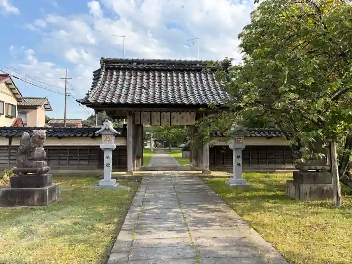 守りの神 藤基神社の{uncategorized: "未分類", other: "その他", undefined: "問題あり", building: "その他建物", grave: "お墓", sacred_gate: "鳥居", guardian: "狛犬", statue: "像", buddha: "仏像", history: "歴史", nature: "自然", garden: "庭園", animal: "動物", pagoda: "塔", temizu: "手水舎", mountain_gate: "山門・神門", sanctuary: "本殿・本堂", subordinate: "末社・摂社", art: "芸術", scenery: "景色", jizo: "地蔵", ema: "絵馬", goshuin: "御朱印", omikuji: "おみくじ", items: "授与品その他", amulet: "お守り", goshuincho: "御朱印帳", eats: "食事", festival: "お祭り", votive_dance: "神楽", shichigosan: "七五三参", wedding: "結婚式", experience: "体験その他", initially: "初詣", around: "周辺", anti_infection: "感染症対策"}