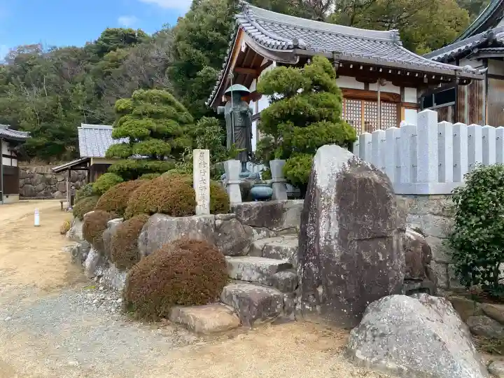 生福寺の{uncategorized: "未分類", other: "その他", undefined: "問題あり", building: "その他建物", grave: "お墓", sacred_gate: "鳥居", guardian: "狛犬", statue: "像", buddha: "仏像", history: "歴史", nature: "自然", garden: "庭園", animal: "動物", pagoda: "塔", temizu: "手水舎", mountain_gate: "山門・神門", sanctuary: "本殿・本堂", subordinate: "末社・摂社", art: "芸術", scenery: "景色", jizo: "地蔵", ema: "絵馬", goshuin: "御朱印", omikuji: "おみくじ", items: "授与品その他", amulet: "お守り", goshuincho: "御朱印帳", eats: "食事", festival: "お祭り", votive_dance: "神楽", shichigosan: "七五三参", wedding: "結婚式", experience: "体験その他", initially: "初詣", around: "周辺", anti_infection: "感染症対策"}