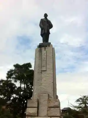 吉備津神社の像