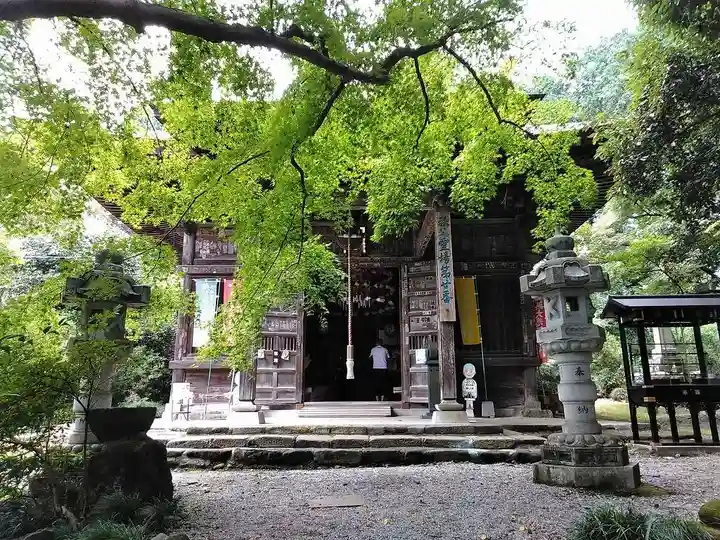 岩之上堂の本殿・本堂