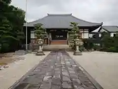 隣松寺の本殿