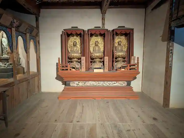 成身院 百体観音堂(さざえ堂)(埼玉県)