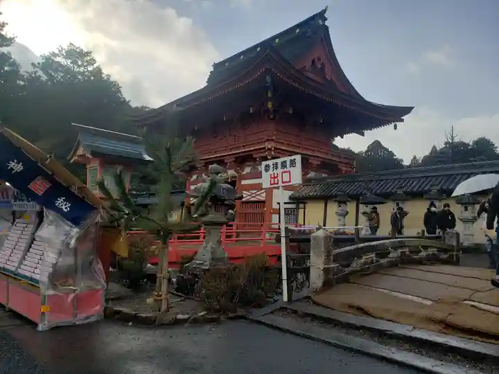 美濃國一宮 南宮大社の山門・神門