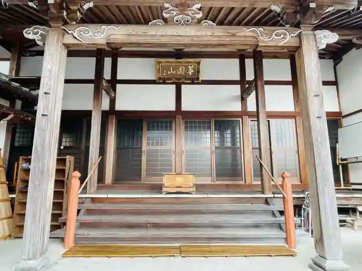 本正寺の{uncategorized: "未分類", other: "その他", undefined: "問題あり", building: "その他建物", grave: "お墓", sacred_gate: "鳥居", guardian: "狛犬", statue: "像", buddha: "仏像", history: "歴史", nature: "自然", garden: "庭園", animal: "動物", pagoda: "塔", temizu: "手水舎", mountain_gate: "山門・神門", sanctuary: "本殿・本堂", subordinate: "末社・摂社", art: "芸術", scenery: "景色", jizo: "地蔵", ema: "絵馬", goshuin: "御朱印", omikuji: "おみくじ", items: "授与品その他", amulet: "お守り", goshuincho: "御朱印帳", eats: "食事", festival: "お祭り", votive_dance: "神楽", shichigosan: "七五三参", wedding: "結婚式", experience: "体験その他", initially: "初詣", around: "周辺", anti_infection: "感染症対策"}