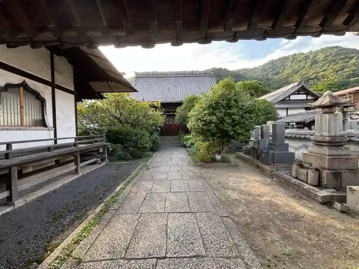 顕政寺の{uncategorized: "未分類", other: "その他", undefined: "問題あり", building: "その他建物", grave: "お墓", sacred_gate: "鳥居", guardian: "狛犬", statue: "像", buddha: "仏像", history: "歴史", nature: "自然", garden: "庭園", animal: "動物", pagoda: "塔", temizu: "手水舎", mountain_gate: "山門・神門", sanctuary: "本殿・本堂", subordinate: "末社・摂社", art: "芸術", scenery: "景色", jizo: "地蔵", ema: "絵馬", goshuin: "御朱印", omikuji: "おみくじ", items: "授与品その他", amulet: "お守り", goshuincho: "御朱印帳", eats: "食事", festival: "お祭り", votive_dance: "神楽", shichigosan: "七五三参", wedding: "結婚式", experience: "体験その他", initially: "初詣", around: "周辺", anti_infection: "感染症対策"}