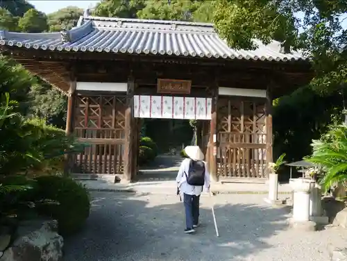 大興寺の山門