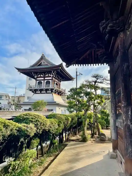 萬満寺の{uncategorized: "未分類", other: "その他", undefined: "問題あり", building: "その他建物", grave: "お墓", sacred_gate: "鳥居", guardian: "狛犬", statue: "像", buddha: "仏像", history: "歴史", nature: "自然", garden: "庭園", animal: "動物", pagoda: "塔", temizu: "手水舎", mountain_gate: "山門・神門", sanctuary: "本殿・本堂", subordinate: "末社・摂社", art: "芸術", scenery: "景色", jizo: "地蔵", ema: "絵馬", goshuin: "御朱印", omikuji: "おみくじ", items: "授与品その他", amulet: "お守り", goshuincho: "御朱印帳", eats: "食事", festival: "お祭り", votive_dance: "神楽", shichigosan: "七五三参", wedding: "結婚式", experience: "体験その他", initially: "初詣", around: "周辺", anti_infection: "感染症対策"}