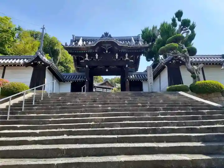 光徳寺の{uncategorized: "未分類", other: "その他", undefined: "問題あり", building: "その他建物", grave: "お墓", sacred_gate: "鳥居", guardian: "狛犬", statue: "像", buddha: "仏像", history: "歴史", nature: "自然", garden: "庭園", animal: "動物", pagoda: "塔", temizu: "手水舎", mountain_gate: "山門・神門", sanctuary: "本殿・本堂", subordinate: "末社・摂社", art: "芸術", scenery: "景色", jizo: "地蔵", ema: "絵馬", goshuin: "御朱印", omikuji: "おみくじ", items: "授与品その他", amulet: "お守り", goshuincho: "御朱印帳", eats: "食事", festival: "お祭り", votive_dance: "神楽", shichigosan: "七五三参", wedding: "結婚式", experience: "体験その他", initially: "初詣", around: "周辺", anti_infection: "感染症対策"}
