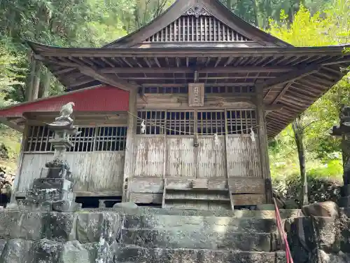 十二所神社の{uncategorized: "未分類", other: "その他", undefined: "問題あり", building: "その他建物", grave: "お墓", sacred_gate: "鳥居", guardian: "狛犬", statue: "像", buddha: "仏像", history: "歴史", nature: "自然", garden: "庭園", animal: "動物", pagoda: "塔", temizu: "手水舎", mountain_gate: "山門・神門", sanctuary: "本殿・本堂", subordinate: "末社・摂社", art: "芸術", scenery: "景色", jizo: "地蔵", ema: "絵馬", goshuin: "御朱印", omikuji: "おみくじ", items: "授与品その他", amulet: "お守り", goshuincho: "御朱印帳", eats: "食事", festival: "お祭り", votive_dance: "神楽", shichigosan: "七五三参", wedding: "結婚式", experience: "体験その他", initially: "初詣", around: "周辺", anti_infection: "感染症対策"}