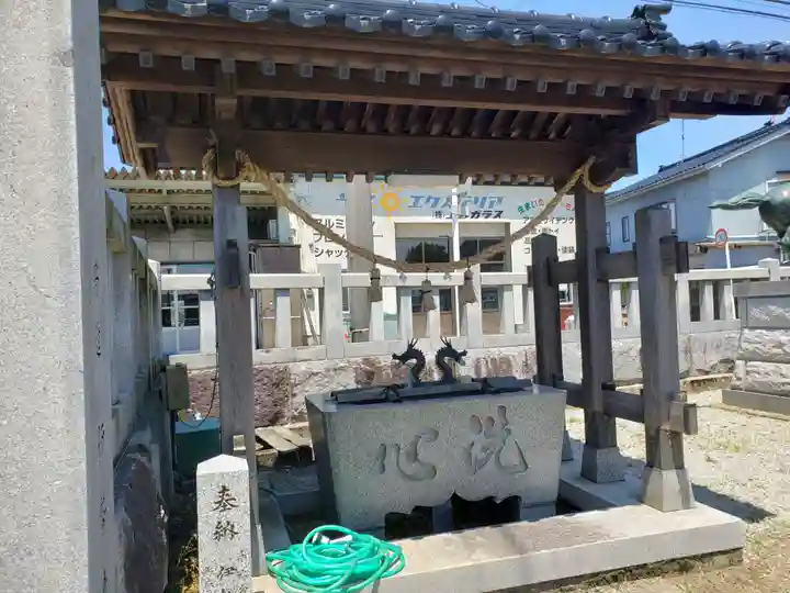村社江尻神社の手水舎