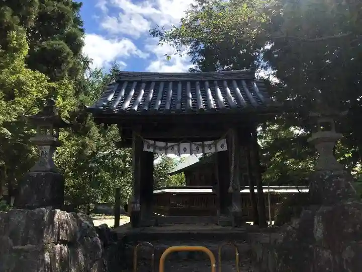 與止日女神社の山門・神門