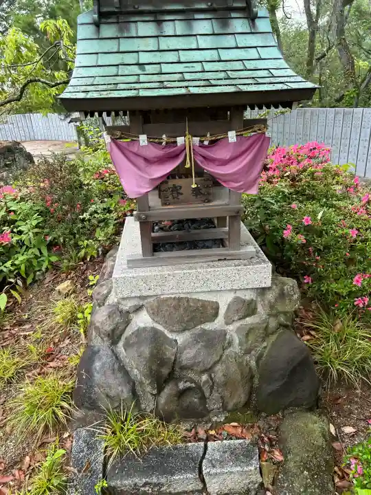 玉井宮東照宮の{uncategorized: "未分類", other: "その他", undefined: "問題あり", building: "その他建物", grave: "お墓", sacred_gate: "鳥居", guardian: "狛犬", statue: "像", buddha: "仏像", history: "歴史", nature: "自然", garden: "庭園", animal: "動物", pagoda: "塔", temizu: "手水舎", mountain_gate: "山門・神門", sanctuary: "本殿・本堂", subordinate: "末社・摂社", art: "芸術", scenery: "景色", jizo: "地蔵", ema: "絵馬", goshuin: "御朱印", omikuji: "おみくじ", items: "授与品その他", amulet: "お守り", goshuincho: "御朱印帳", eats: "食事", festival: "お祭り", votive_dance: "神楽", shichigosan: "七五三参", wedding: "結婚式", experience: "体験その他", initially: "初詣", around: "周辺", anti_infection: "感染症対策"}